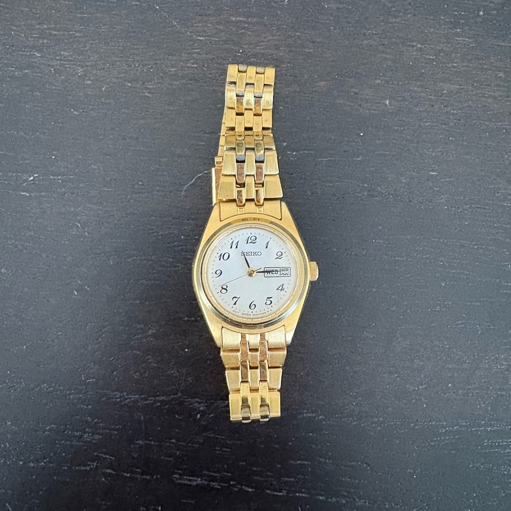 Seiko Gold Watch for Women - SUR440